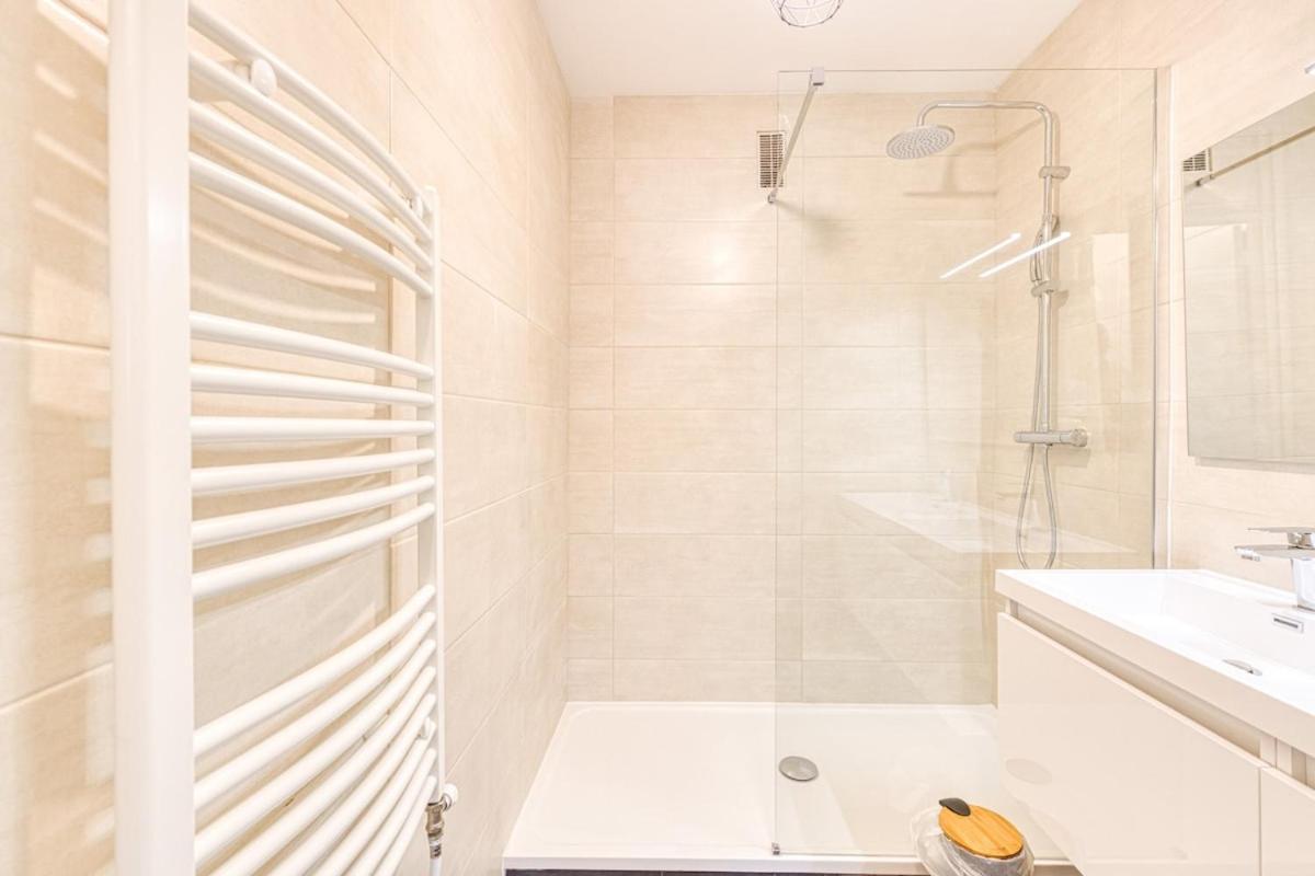 Magnificent Apartment, 4 Bedrooms, Fiber Wifi Grenoble Luaran gambar